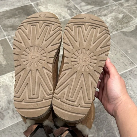 UGG Bailey Bow II Boots Size 7 Brown Chestnut Sheepskin - Picture 4 of 14